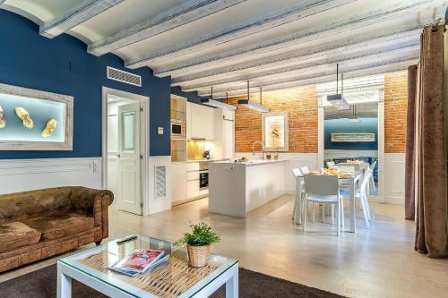 Enjoybcn Colon Apartments - Tap to explore photos