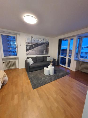 Close to the subway. Beautiful and Cozy apartment!, Стокгольм