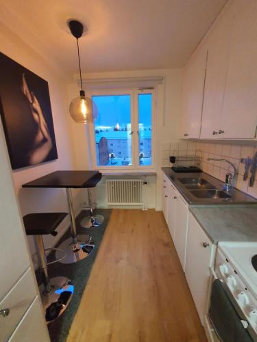 주방, Close to the subway. Beautiful and Cozy apartment! in 헤셀뷔 빌라스타드