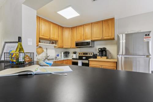 Pet-Friendly Jensen Beach Home Walk to Beach - image 14