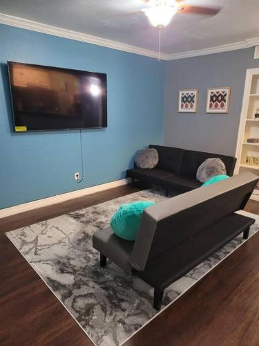 Blue Shark *E3* @ Midtown Cozy 1BR King Suite - Tap to explore photos