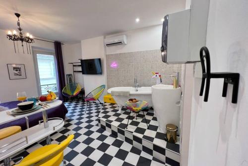La Suite PopArt - Baignoire - Lit Rond, Марсель (фото 8)