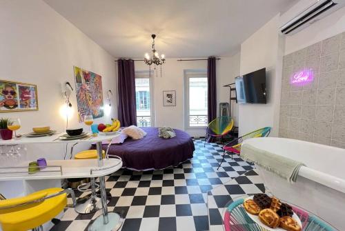 La Suite PopArt - Baignoire - Lit Rond, Марсель (фото 9)