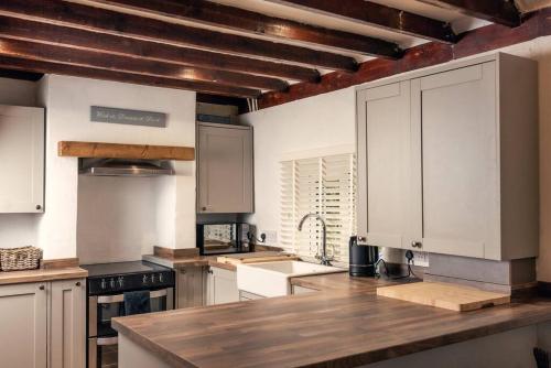 Cosy Hillside Cottage - モルバーン
