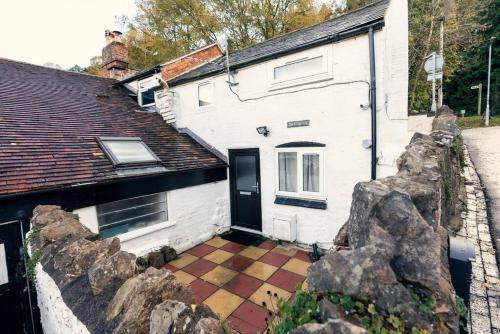 Cosy hillside cottage