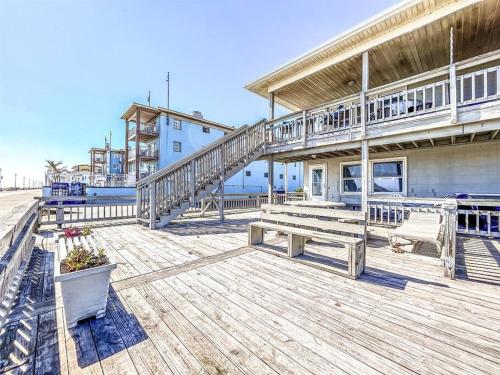 Ocean Front * Boardwalk * Giant Private Patio