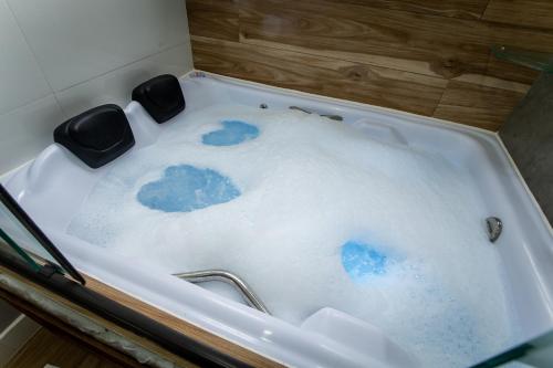 Triple Room with Bath image 1