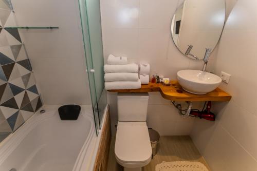 Luxury Triple Room image 7