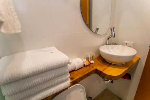 Luxury Triple Room image 8