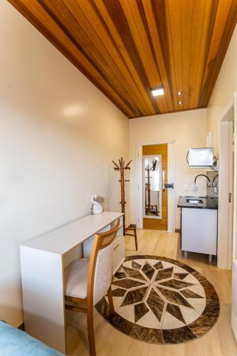 Family Room image 8