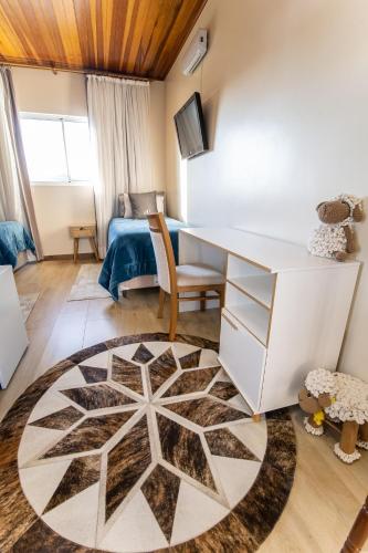Family Room image 10