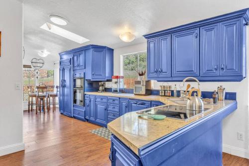 Cozy Cabin on 10 acres in Auburn (CA)