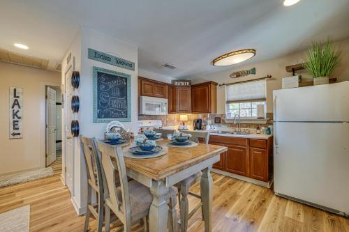 Secluded Tuskahoma Retreat with Deck and Views! in Clayton, USA