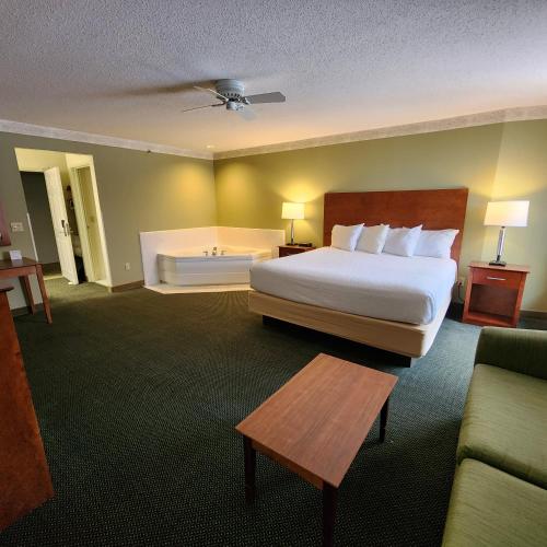 Baymont by Wyndham Mackinaw City - image 12