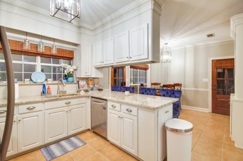 Welcoming Brandon Home with Pool and Screened-In Deck in Brandon (MS)