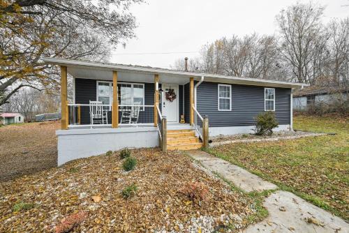 Vine Grove Home with Deck, 4 Mi to Saunders Springs! in Radcliff, USA
