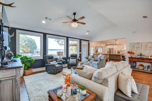 Beachfront Dadeville Family Escape on Lake Martin! photo 4