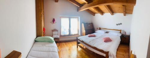 2 bedrooms, 4 beds