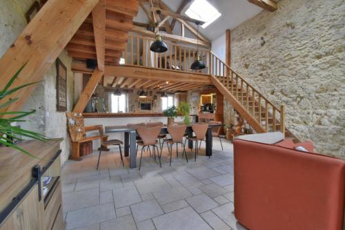 Gite de groupe "L'Unisson" Domaine La Rose des Vents in Castelnau Sur L'Auvignon