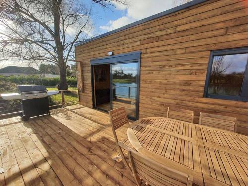 Chalet les pieds dans l'eau la campagne à la ville