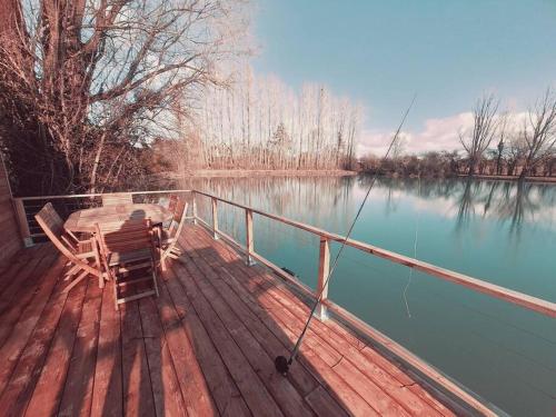 Chalet les pieds dans l'eau la campagne à la ville