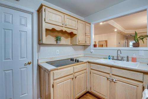 Historic Covington Getaway with Fireplace and Yard! in Covington, USA