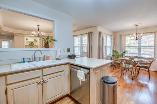 Historic Covington Getaway with Fireplace and Yard! in Covington, USA