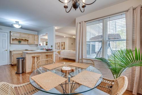 Historic Covington Getaway with Fireplace and Yard! in Covington, USA