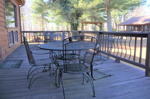 Bent Mountain Lodge Bed And Breakfast Inc. - image 2
