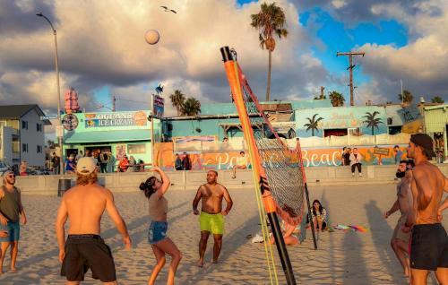 ITH Beach Bungalow Surf Hostel San Diego