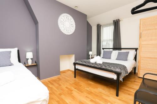Anfield Luxe Retreat - Stylish Stay with Parking - Steps from Stadium - Short Drive to City Centre, Ливерпуль (фото 10)