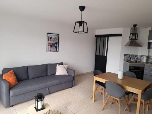 Appartement 80 m de la mer avec wifi et parking offert