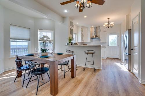 Jonestown Retreat w/ Deck: 6 Mi to Lake Travis! in Jonestown (TX)