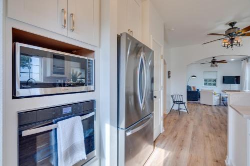 Jonestown Retreat w/ Deck: 6 Mi to Lake Travis! in Jonestown (TX)