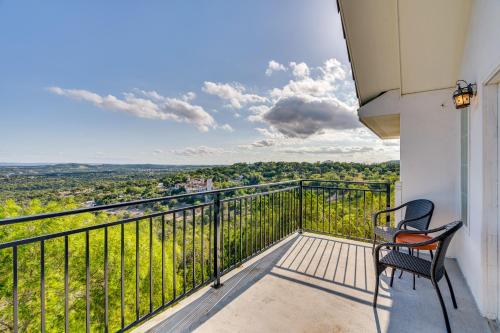 Jonestown Retreat w/ Deck: 6 Mi to Lake Travis! in Jonestown (TX)