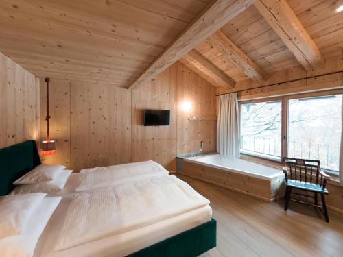 AlpenLuxus' MOUNTAIN SUITE in the SportLodge with natural pool, whirlpool & sauna