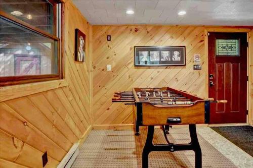 *Bear Hugs Chalet* SKI*Games *NewHotTub*Fire Pit