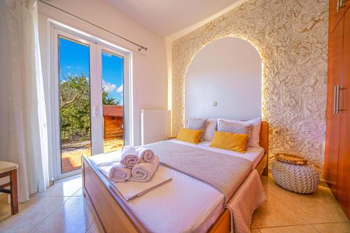 Private Villa Lima in Chania with Pool & Hot Tub 3