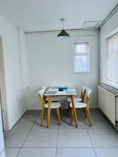 semi-detach in เอสทีฮีเล็น