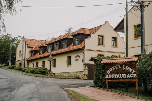 . Hotel Lony