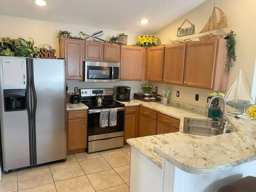 Kitchen, Destin Miramar Walk To Beach Pet Friendly near Captain Dave's On The Gulf
