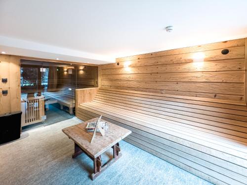 AlpenLuxus' MOUNTAIN SUITE in the SportLodge with natural pool, whirlpool & sauna