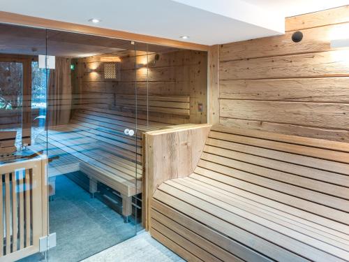 AlpenLuxus' MOUNTAIN SUITE in the SportLodge with natural pool, whirlpool & sauna