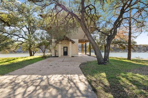 Iconic Waterfront Retreat Game Room Sleeps 18 in Lago Vista, USA