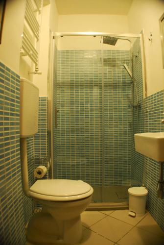 Standard Single Room with Shared Bathroom image 1