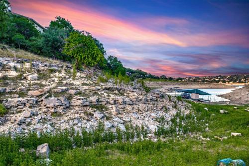 Lakefront Home w Dock + 2 Cozy Decks Views in Leander, USA