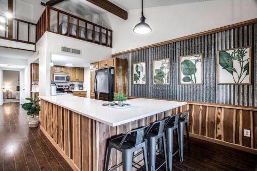 Lakefront Home w Dock + 2 Cozy Decks Views in Leander, USA