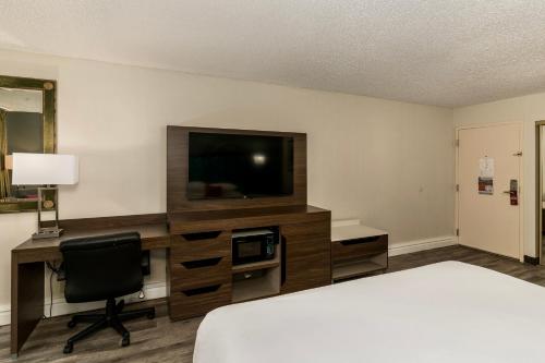 Standard Queen Room
