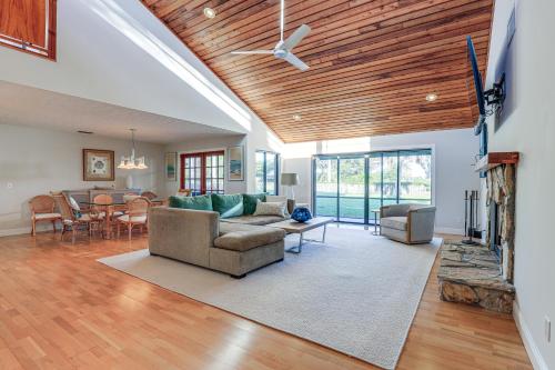 Beautiful Hobe Sound Retreat, 3 Mi to Beach! in Hobe Sound, USA