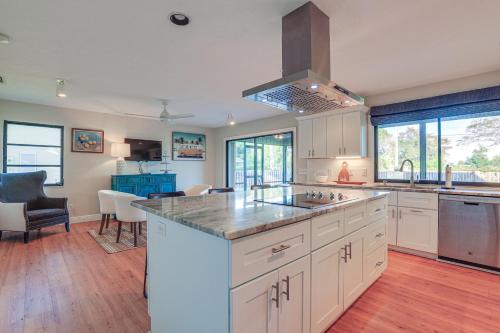Beautiful Hobe Sound Retreat, 3 Mi to Beach! in Hobe Sound